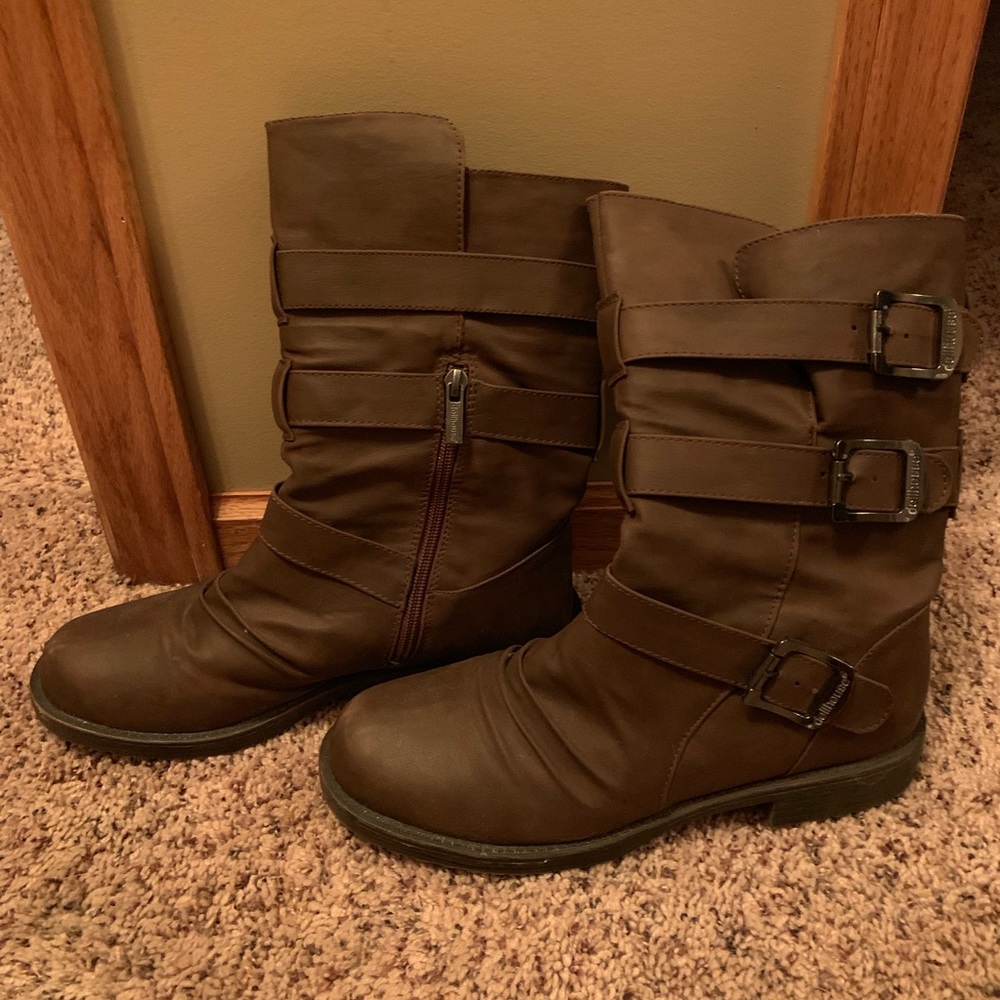 Short brown boots 8 1/2